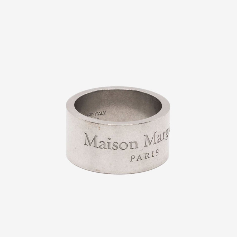 d.code - MAISON MARGIELA｜TEXT ロゴ リング 11.5MM｜シルバー