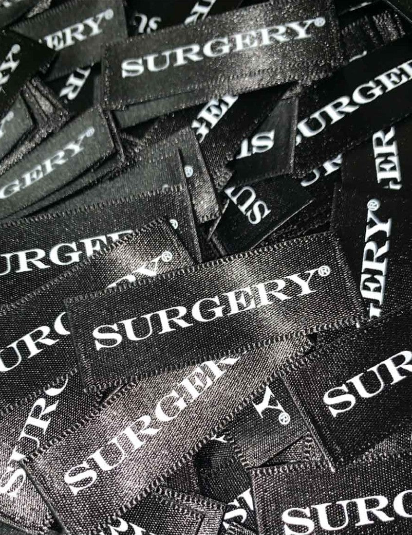 再構築の考えに基づいて展開されるSURGERYの物語