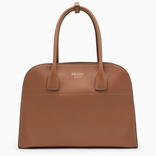 Caramel-coloured leather handbag