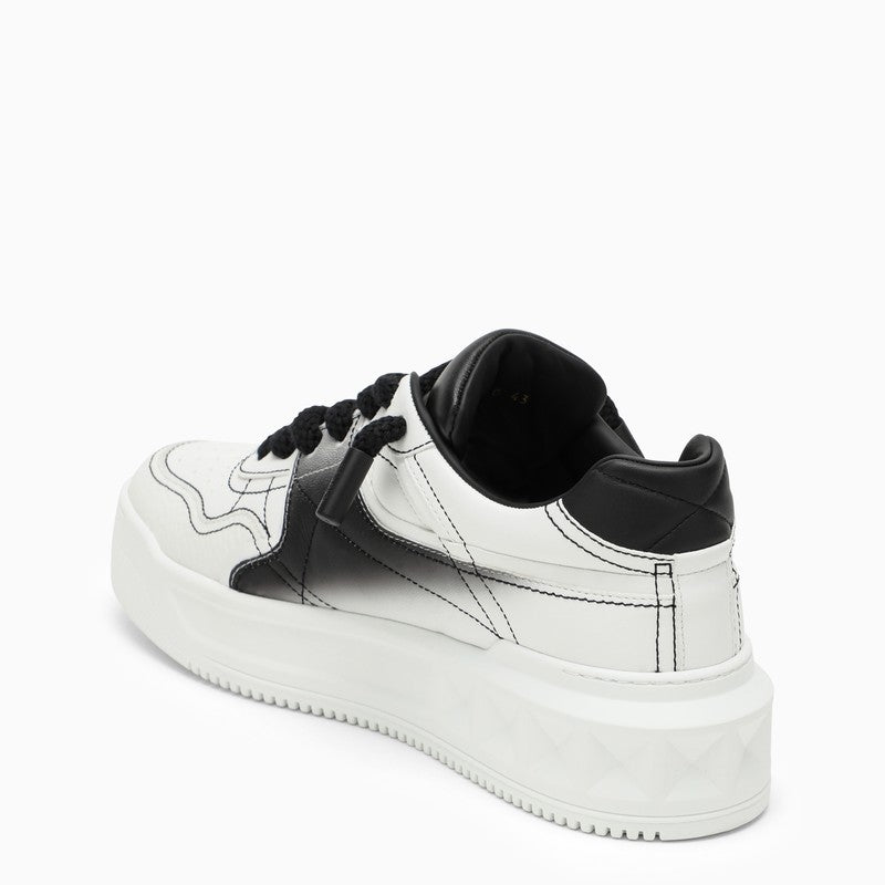 One Stud low white shaded trainer