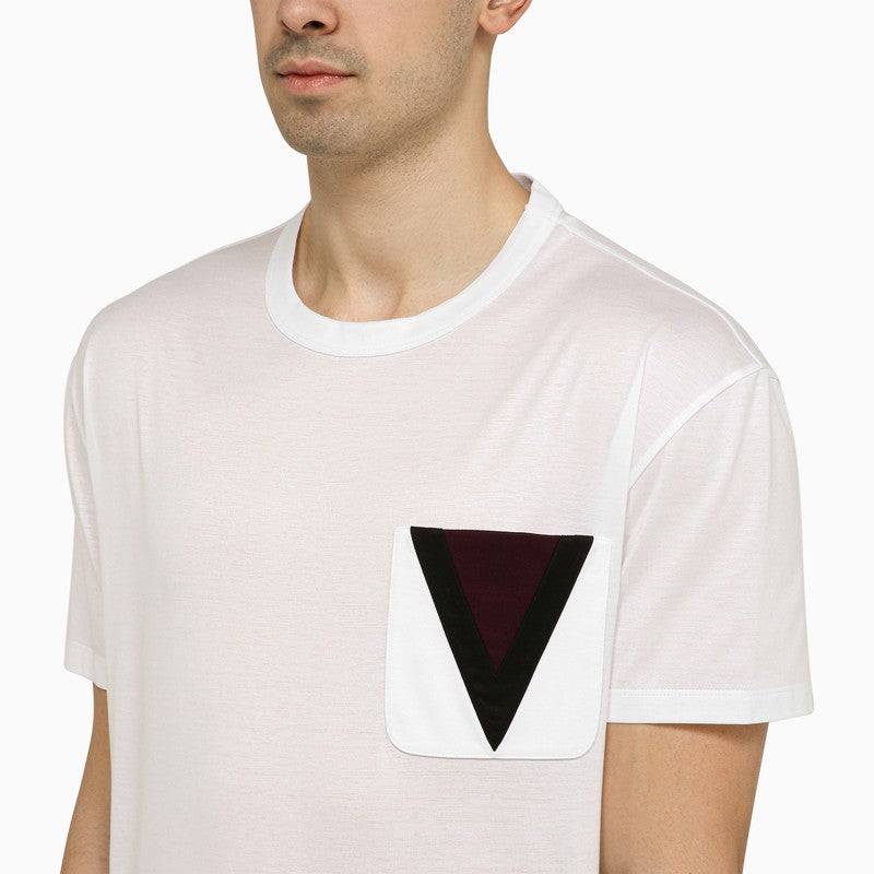 White t-shirt with V inlay