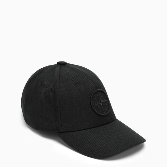 Sporty hat with embroidered logo
