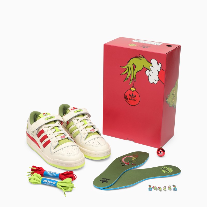 Creamy white Forum Low x The Grinch trainer