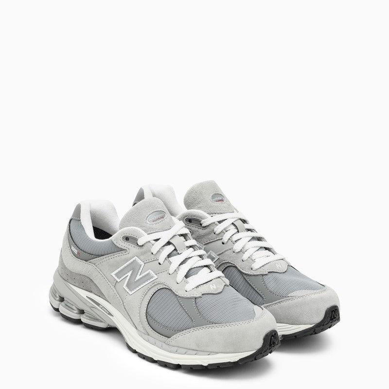 Low 2002R grey leather trainer