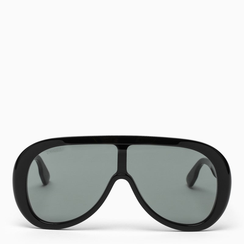 Oversize black sunglasses