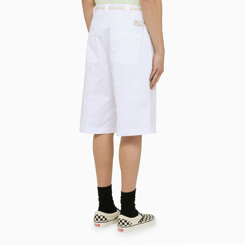 White Bermuda shorts with belt